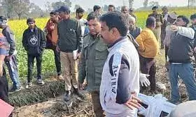 किसान की संदिग्ध हालात में मौत, ट्रैक्टर के पिछले पहिये के नीचे मिला था शव, हत्या की आशंका | किसान की संदिग्ध हालात में मौत, ट्रैक्टर के पिछले पहिये के नीचे मिला था शव, हत्या की आशंका |