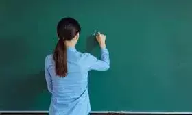 विद्यालयों में क्लर्क को दे दिया प्रभारी प्रधानाचार्य का प्रभार, शिक्षा महानिदेशक ने बुलाई बैठक विद्यालयों में क्लर्क को दे दिया प्रभारी प्रधानाचार्य का प्रभार, शिक्षा महानिदेशक ने बुलाई बैठक