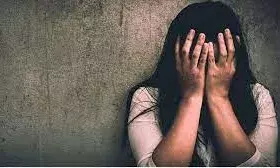 छात्रा से दुष्कर्म की कोशिश, शोहदे ने घर में घुसकर कपड़े फाड़े; जान से मारने की दी धमकी |