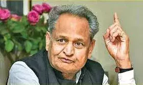 भाजपा के हिंदुत्व कार्ड के आगे कांग्रेस ध्वस्त, जातिगत समीकरण साधने में फेल रहे अशोक गहलोत | भाजपा के हिंदुत्व कार्ड के आगे कांग्रेस ध्वस्त, जातिगत समीकरण साधने में फेल रहे अशोक गहलोत |