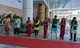 देहरादून एयरपोर्ट पर ढोल-दमाऊ की थाप और तुलसी की माला पहनाकर होगा डेलिगेट्स का स्वागत देहरादून एयरपोर्ट पर ढोल-दमाऊ की थाप और तुलसी की माला पहनाकर होगा डेलिगेट्स का स्वागत