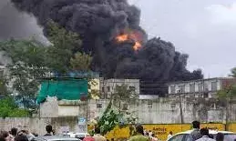 गाजियाबाद औद्योगिक क्षेत्र में केमिकल फैक्टरी में लगी आग, पूरे इलाके में अफरातफरी का माहौल