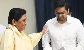मायावती ने घोषित किया अपना उत्तराधिकारी, आकाश आनंद को सौंपी विरासत
