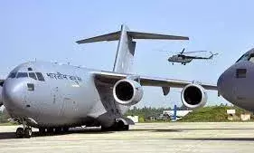 हिंडन एयरफोर्स बेस की चारदीवारी के पास किसी ने खोदा चार फुट का गड्ढा, जांच शुरू हिंडन एयरफोर्स बेस की चारदीवारी के पास किसी ने खोदा चार फुट का गड्ढा, जांच शुरू