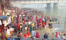 अमावस्या पर श्रद्धालुओं ने गंगा में डुबकी लगाकर कमाया पुण्य, गंगा तट पर कराए गए धार्मिक अनुष्ठान