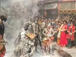 फूलों से सजा धाम, नरमुंड पिशाच बने बाबा के गणों के साथ निकली शोभायात्रा फूलों से सजा धाम, नरमुंड पिशाच बने बाबा के गणों के साथ निकली शोभायात्रा