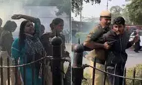 संसद सुरक्षा में चूक पर कार्रवाई, लोकसभा सचिवालय के आठ कर्मचारी निलंबित