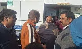 अज्ञात हमलावरों ने बिट्टू बजरंगी के भाई को लगाई आग, कार से उतरते ही आरोपियों ने पूछा था उसका नाम अज्ञात हमलावरों ने बिट्टू बजरंगी के भाई को लगाई आग, कार से उतरते ही आरोपियों ने पूछा था उसका नाम