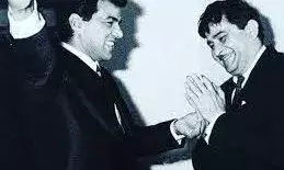 शो मैन के जन्मदिन पर धर्मेंद्र ने साझा की पुरानी तस्वीर, लिखा भावुक कर देने वाला नोट शो मैन के जन्मदिन पर धर्मेंद्र ने साझा की पुरानी तस्वीर, लिखा भावुक कर देने वाला नोट