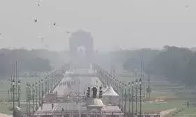 शिमला से भी ठंडी हुई दिल्ली, पारा 4.9 डिग्री लुढ़का; उत्तर भारत में ठंड से ठिठुरे लोग