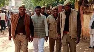 सजा सुनते ही झुका चेहरा, आंखों में आए आंसू... घमंड में सिर उठाकर चलने वाला MLA चुराता रहा नजरें सजा सुनते ही झुका चेहरा, आंखों में आए आंसू... घमंड में सिर उठाकर चलने वाला MLA चुराता रहा नजरें