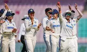 भारत ने इंग्लैंड को पहली बार घरेलू मैदान पर टेस्ट मैच में हराया, 347 रन से जीतकर रचा इतिहास भारत ने इंग्लैंड को पहली बार घरेलू मैदान पर टेस्ट मैच में हराया, 347 रन से जीतकर रचा इतिहास