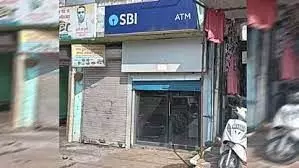 स्कॉर्पियो पर फर्जी नंबर प्लेट लगाकर काटी थी एटीएम मशीन, बदमाशों की तलाश में वेस्ट यूपी पहुंची पुलिस स्कॉर्पियो पर फर्जी नंबर प्लेट लगाकर काटी थी एटीएम मशीन, बदमाशों की तलाश में वेस्ट यूपी पहुंची पुलिस