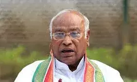 कांग्रेस अध्यक्ष खरगे ने लॉन्च किया अभियान, बोले- अमीरों से चंदा लिया तो उनकी माननी पड़ेगी कांग्रेस अध्यक्ष खरगे ने लॉन्च किया अभियान, बोले- अमीरों से चंदा लिया तो उनकी माननी पड़ेगी