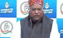 देश के लिए महात्मा गांधी ने भी लिया था चंदा, कांग्रेस के क्राउड फंडिंग अभियान के लॉन्च पर बोले खरगे देश के लिए महात्मा गांधी ने भी लिया था चंदा, कांग्रेस के क्राउड फंडिंग अभियान के लॉन्च पर बोले खरगे