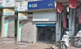 स्कॉर्पियो पर फर्जी नंबर प्लेट लगाकर काटी थी एटीएम मशीन, बदमाशों की तलाश में वेस्ट यूपी पहुंची पुलिस स्कॉर्पियो पर फर्जी नंबर प्लेट लगाकर काटी थी एटीएम मशीन, बदमाशों की तलाश में वेस्ट यूपी पहुंची पुलिस