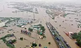 तमिलनाडु में बाढ़ से तीन की मौत, ट्रेन में फंसे 800 यात्रियों को सुरक्षित निकालने में जुटी NDRF