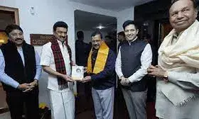 तमिलनाडु के मुख्यमंत्री एमके स्टालिन से मिले अरविंद केजरीवाल, सीएम ममता और उद्धव से कर चुके हैं मुलाकात