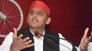 रेलवे और मेट्रो स्टेशनों पर शराब बेचने पर अखिलेश का तंज, भाजपा के पास अर्थव्यवस्था के लिए यही रास्ता बचा रेलवे और मेट्रो स्टेशनों पर शराब बेचने पर अखिलेश का तंज, भाजपा के पास अर्थव्यवस्था के लिए यही रास्ता बचा