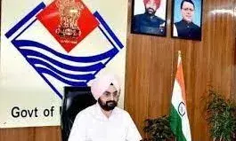 कूड़ा फेंकने वालों की फोटो खींच कर भेजो और इनाम पाओ... जानें योजना के पीछे क्या है वजह कूड़ा फेंकने वालों की फोटो खींच कर भेजो और इनाम पाओ... जानें योजना के पीछे क्या है वजह