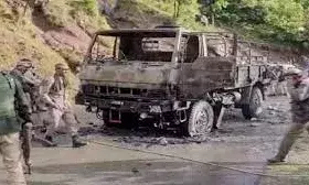 सैन्य काफिले पर हमले का दहशतगर्दों ने बनाया वीडियो, जंगल के चप्पे-चप्पे थे वाकिफ, रेकी.. सैन्य काफिले पर हमले का दहशतगर्दों ने बनाया वीडियो, जंगल के चप्पे-चप्पे थे वाकिफ, रेकी..