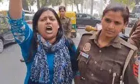 दिल्ली पुलिस पहुंची हाईकोर्ट, नीलम की FIR कॉपी पर ट्रायल कोर्ट के आदेश को चुनौती दिल्ली पुलिस पहुंची हाईकोर्ट, नीलम की FIR कॉपी पर ट्रायल कोर्ट के आदेश को चुनौती