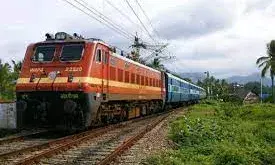 अब रेलवे स्टेशनों पर यूटीएस और क्यूआर कोड स्कैन कर बनवाएं टिकट, नहीं लगानी होगी लंबी लाइन