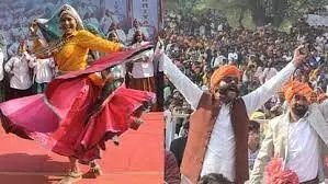 समाज की एकजुटता और विकास का लिया संकल्प, गुर्जरी नृत्य की धूम, ढोल-नगाड़ों पर खूब झूमें लोग समाज की एकजुटता और विकास का लिया संकल्प, गुर्जरी नृत्य की धूम, ढोल-नगाड़ों पर खूब झूमें लोग