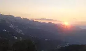 धूप से हुई दिन की शुरुआत, कई जगहों पर छाया कोहरा, ठंडी हवाएं कर रही परेशान धूप से हुई दिन की शुरुआत, कई जगहों पर छाया कोहरा, ठंडी हवाएं कर रही परेशान