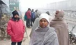 पत्नी की बलकटी से वार कर हत्या, फिर खुद भी फंदे पर लटका, चार माह पहले जमानत पर आया था दुष्कर्म का आरोपी