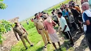 बाप-बेटे में नहीं कोई खौफ, पूरे दिन आपस में लड़ाते रहते हैं गप; कानूनी दांवपेंच से अंजान पुत्र बाप-बेटे में नहीं कोई खौफ, पूरे दिन आपस में लड़ाते रहते हैं गप; कानूनी दांवपेंच से अंजान पुत्र