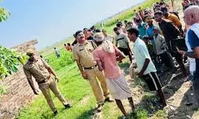 बाप-बेटे में नहीं कोई खौफ, पूरे दिन आपस में लड़ाते रहते हैं गप; कानूनी दांवपेंच से अंजान पुत्र बाप-बेटे में नहीं कोई खौफ, पूरे दिन आपस में लड़ाते रहते हैं गप; कानूनी दांवपेंच से अंजान पुत्र