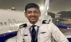 इंटरनेशनल एयरपोर्ट पर आज उतरेगी पहली कमर्शियल फ्लाइट, लेकर आ रहे हैं कैप्टन आशुतोष शेखर