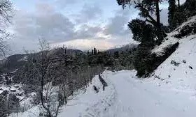 नए साल पर पहाड़ों में बर्फबारी, मैदान में सताएगा कोहरा,