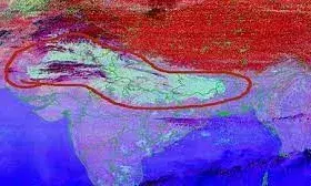 दिल्ली एयरपोर्ट पर 80 उड़ानों में देरी, कई ट्रेनें अपने निर्धारित समय से हुईं लेट; यात्री परेशान