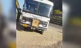 दिल्ली से उत्तरकाशी जा रही बस के हुए ब्रेक फेल, चपेट में आकर महिला की मौत दिल्ली से उत्तरकाशी जा रही बस के हुए ब्रेक फेल, चपेट में आकर महिला की मौत