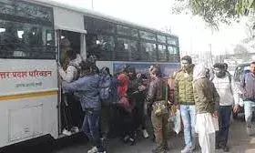 चालकों की हड़ताल से बेबस हुए मुसाफिर, रामपुर में आज भी संचालन ठप, हिट एंड रन कानून का विरोध चालकों की हड़ताल से बेबस हुए मुसाफिर, रामपुर में आज भी संचालन ठप, हिट एंड रन कानून का विरोध