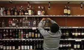 दिल्ली में नए साल के जश्न में खूब छलके जाम, 24 लाख बोतल शराब गटक गए दिल्लीवाले