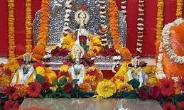 ठंड के अनुसार तैयार कर रहे रामलला के वस्त्र, चार पीढ़ियों की परंपरा को आगे बढ़ा रहे भगवत प्रसाद ठंड के अनुसार तैयार कर रहे रामलला के वस्त्र, चार पीढ़ियों की परंपरा को आगे बढ़ा रहे भगवत प्रसाद