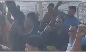 लुटेरों के चंगुल से बचे भारतीयों के चेहरे पर दिखी राहत, भारत माता की जय से गूंजा समुद्र