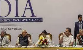 सीट शेयरिंग को लेकर I.N.D.I.A में महाभारत, पंजाब से लेकर यूपी-बिहार तक गठबंधन में क्यों मचा घमासान? सीट शेयरिंग को लेकर I.N.D.I.A में महाभारत, पंजाब से लेकर यूपी-बिहार तक गठबंधन में क्यों मचा घमासान?