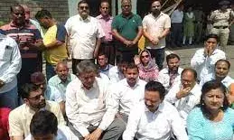 जमीन के साथ अब विपक्ष के हाथ से दीवार भी खिसकी... ऐसी है BJP और कांग्रेस की लोस चुनाव की तैयारी