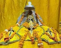 रामलला की पोशाक के लिए नाप का इंतजार; जानें कितना आता है खर्च, किस हिसाब से पहनाए जाते हैं वस्त्र रामलला की पोशाक के लिए नाप का इंतजार; जानें कितना आता है खर्च, किस हिसाब से पहनाए जाते हैं वस्त्र
