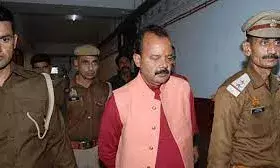 ईडी ने की माफिया अनुपम दुबे की संपत्तियों की जांच, एआरटीओ ऑफिस से लिया लग्जरी कारों का ब्योरा ईडी ने की माफिया अनुपम दुबे की संपत्तियों की जांच, एआरटीओ ऑफिस से लिया लग्जरी कारों का ब्योरा