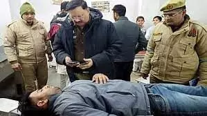 पुलिस मुठभेड़ के बाद गोतस्कर गिरफ्तार, पैर में लगी गोली, दस हजार का इनामी था आरोपी पुलिस मुठभेड़ के बाद गोतस्कर गिरफ्तार, पैर में लगी गोली, दस हजार का इनामी था आरोपी