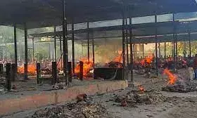 सात घंटे चिता पर रखा रहा वृद्धा का शव...श्मशान में ही स्टांप मंगवाकर हुआ बंटवारा, तब दी मुखाग्नि सात घंटे चिता पर रखा रहा वृद्धा का शव...श्मशान में ही स्टांप मंगवाकर हुआ बंटवारा, तब दी मुखाग्नि