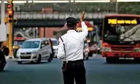 हर दिन 62 जगहों पर 1860 मिनट तक जाम में फंसे रहते हैं दिल्लीवासी, ट्रैफिक पुलिस पर उठ रहे सवाल