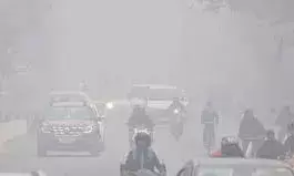 वेस्ट यूपी में छाया घना कोहरा, ठंड से हाथ-पैर हुए सुन्न, पांच ट्रेनें हुईं रद्द और 18 देरी से पहुंचीं