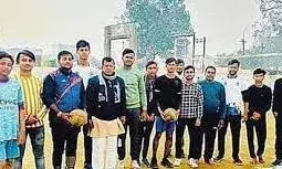 जुनैद-दानिश-शिखर-पीयूष साथ खेलते हैं वॉलीबॉल, सद्दाम की मां राम मंदिर के लिए बनाती हैं माला जुनैद-दानिश-शिखर-पीयूष साथ खेलते हैं वॉलीबॉल, सद्दाम की मां राम मंदिर के लिए बनाती हैं माला