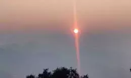 कोहरे के बीच खिली हल्की धूप, शीतलहर ने बढ़ाई ठंड, हरिद्वार में आठवीं तक के स्कूल बंद कोहरे के बीच खिली हल्की धूप, शीतलहर ने बढ़ाई ठंड, हरिद्वार में आठवीं तक के स्कूल बंद